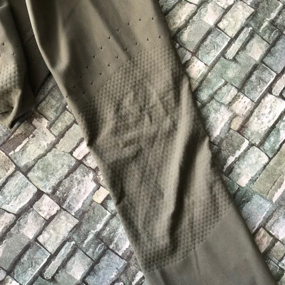 Lululemon In Focus Run Tight Sz 2 - Picture 4 of 11